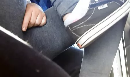 Dude imaju grupni seks i jebe se u kuhinji femei batrane care sug pula