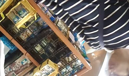 Zrela brineta elegantnog, uzbudljivog izgleda, porno hd 16 koja je isticala zavoditi atraktivnog dečka svoje bliske djevojke, pokazala se dudu u polugolom obliku, i naravno, jebao ga uzbuđeni momak