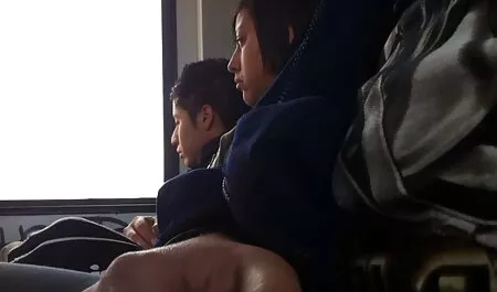 Djevojka je temeljito ugodila umjetniku koji je ostario, sisavši mu kurac i skačući na njegov penis. Možda je porno lana hd remek djelo upravo iza ugla!