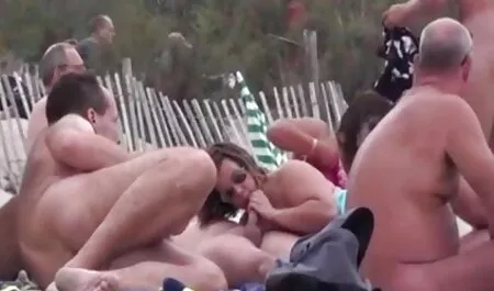 Muškarac je porno hd tante ubacio dildo u anal mladog drolja i jebao joj pičku