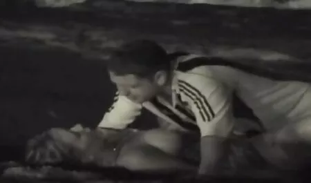 Prsata kuja snima svoju masturbaciju na film porno hd full kameri