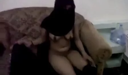 Bogata plavuša zaista želi glumiti u reality showu, spremna je sisati i izložiti svoje rupe svima koji joj daju barem porno 12 hd malo nade
