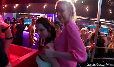 Seksi pilići ližu pičku i sisaju kurac video porno h