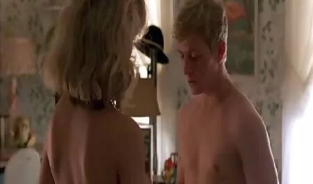 Lijepa pilić je pristupila filme poeno gratis svojim rupama