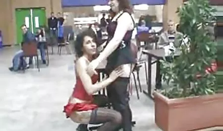 Dvije pohotne kučke drolje uprizorile su filme erotice hd 2018 lezbijsku predstavu