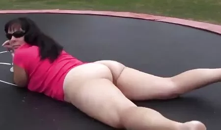 Plavuša sisa penis porno muvi hd i dobiva jebeni na kauču
