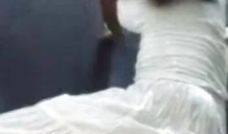 Studenti su upriličili seksualno bijes u obliku zabave. Tri ljepotice kleče i otvaraju usta, guzaju stražnjicu jezicima drugih djevojaka, danas je orgija filme porno gratis onlain u spavaonici