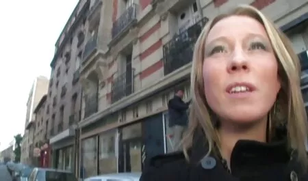 Dvije sočne seksi ženke, koje su se popele izvan grada na zeleni čistinu kako bi lizale jedna drugu uzbuđene mokre pičke, iznenada ih je filme porno gratis onlain uhvatila trojka mladih rotozeja koji su brutalno silovali ove drolje