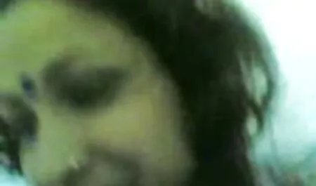 Dvoje pilića predalo se crncu s impresivnim klubom ts hd porno između nogu