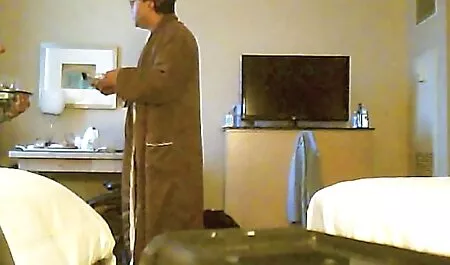 Slatka azijska djevojka u čarapama skače na camera ascunsa in bae kurac