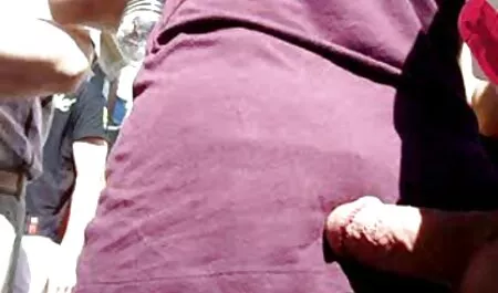 Mlada pilić masturbira svoju macu i završava vr hd porno špricati