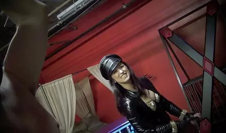 Debela plavuša Lisa s velikom descarca film porno guzom i sisama voli seks