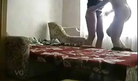 Crvenokosa mršava žena, odjevena za svog ljubavnika u vrlo erotične čarape, budi čitavu oluju film online xxx požudnih fantazija u điru i, s nezamislivom strašću, predaje se pastuhu u mokru rupu i uskom malom analnom