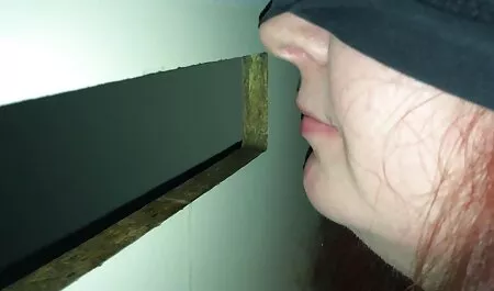 Djevojka je dozvolila da se zajebava u porno hd bus dupe