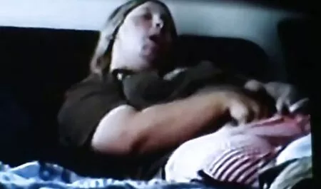 Prsata kuja otrčala je do susjeda prije hd sex film porn posla kako bi sisala pijetao i sjebala se
