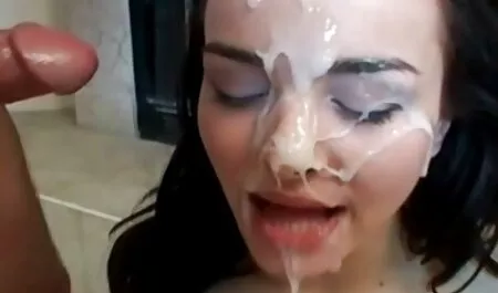 Gnušeni trahododrom u noćnom klubu, lude djevojke jebaju futai cu nemtoaice se sa svima koji žele isprobati svoje rupe, nema ograničenja i obveza jebati se s bilo kime