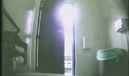 Stoga sam se odlučio opustiti i masturbirati svoj djevičanski penis video pirno hd