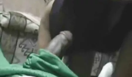 Bitch je porno hd 13 uzeo crni dildo i jebao svoju prijateljicu