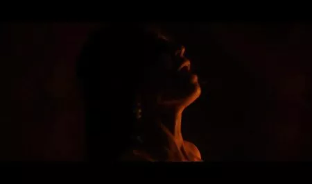Čovjek s debelim pijetalom grubo jebe plavušu Marsha porno full film hd May u ustima