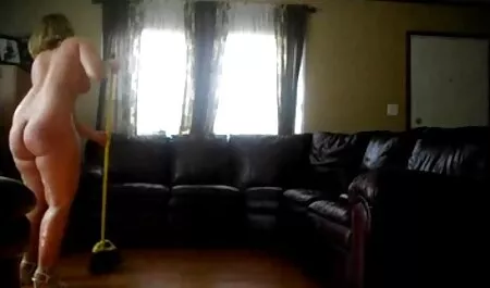 Dvoje učenika jebalo porno hd+ je njihovu vruću učiteljicu