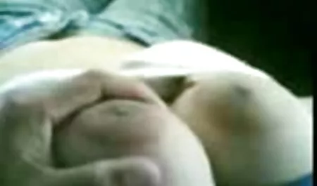 Dvojica mladića porno massage hd složila su mršavu plavušu analnog troje