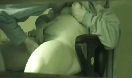 Cutie gleda časopis i sanja da se jebe porno hd bus sa svojim prijateljima