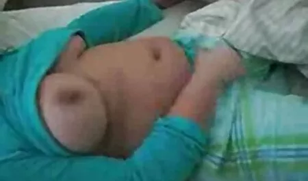 Dva porno hd extra snažna kurca koji ubijaju plavušu u sočan anal