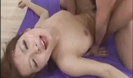 Dvije seksi piliće poput troje i jebu se s filmulete cu studente mužjakom