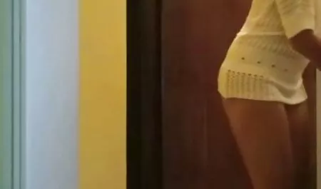 Mišićav crnac jebe imagini cu pizde flocoase maminu prijateljicu svojim debelim kuracem