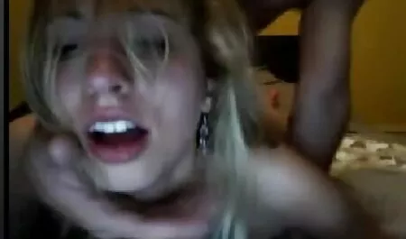 Mlada plavuša Allie James pokušava analni filme porno cu mature hd seks s crnkinjom