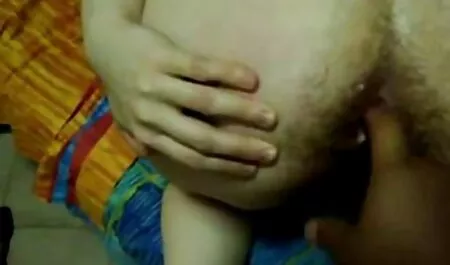 Dvije nježne lijepe lezbijke strastveno se jebu pornocu romince u pozi s škarama
