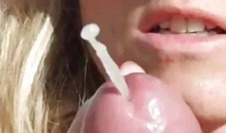 Slatke ljepotice priređivale su pravu analnu akrobaciju, igrajući se svojom ukusnom stražnjicom. Hussies izgledaju vrlo seksi i ležerno, a njihove proreze su upravo xxxx video porno fenomenalne
