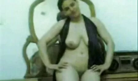 Brineta Anita se jebe na kauču porno wow hd