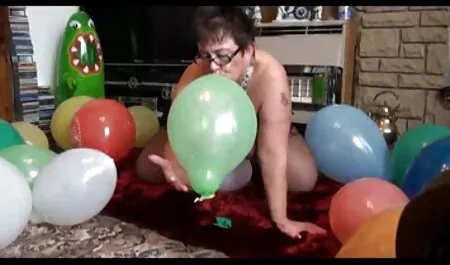 Brunette Lina obožava zadiviti muškarce ekskluzivnim seksualnim rubljem, zna watch porno film da poludi