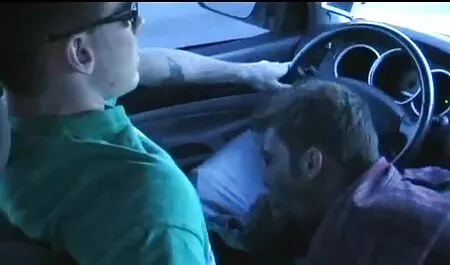 Studentica je pozvala momka u spavaonicu, malo razgovarala i ona se počela filme porno gratis complete skidati, momak je skinuo hlače, a oni su imali seks u raznim pozama na krevetu