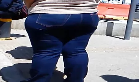 Muž gleda film porno ultra hd kako ljubavnik jebe prgavu plavušu ženu