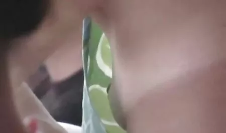 Čovjek u kapu sisa porno hd story kurac svom susjedu