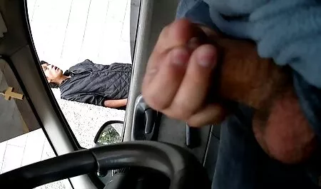 Teta porno bus hd Judy voli sisati mlade tipove i organizirati divlje utrke na njima