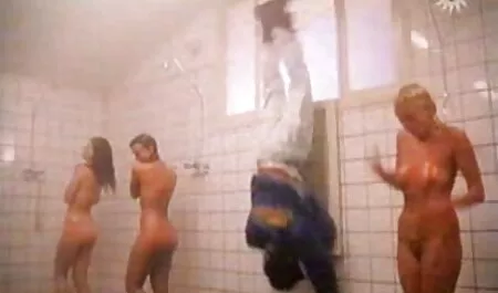 Senzualna crvenokosa kuja porno hd family pokazuje svoju pičku