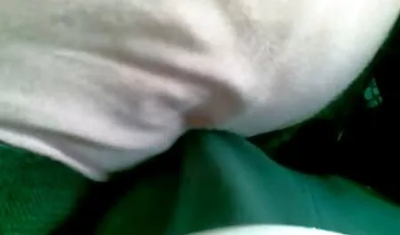 Pijana Sylvia porno k4 hd pokazuje svoje bujne boobs