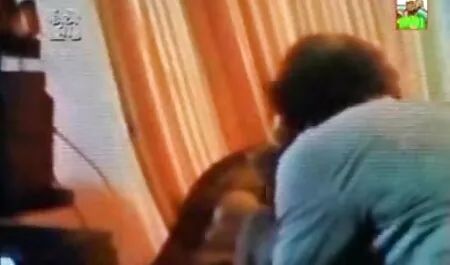 Mlada vitka plavuša u crvenom donjem rublju jebe filme pirno online se na kastingu