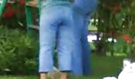 Muškarac je jebeno mladu filmulete masaj i vrlo seksi plavušu