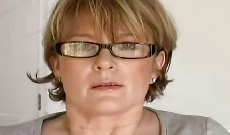 Gay svoju točku porno mam hd stavlja na dildo