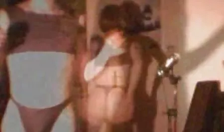 Snimljeno na kameru s lingerie porno hd mladom plavušom u tetovaži i momkom