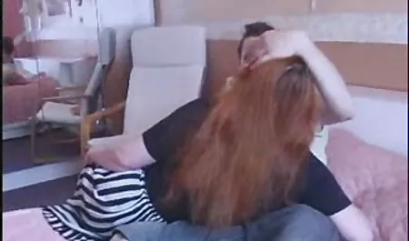 Prilična plavuša porno filmovi hd pruža puštanje na kameri