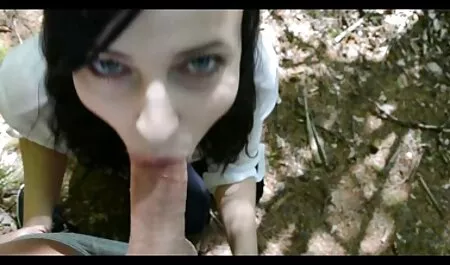 Vruća mama u čizmama porno blond hd jebe se s kuracem ispred web kamere