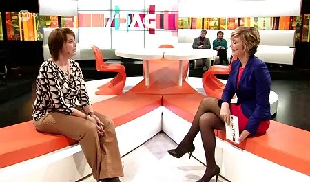 Čovjek liže crnkinju macu film porno 1080 i gura je na kurac