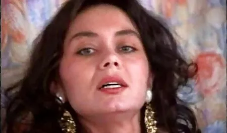 Seksi brineta Alex More proguta ogroman penis porno hd net u grlu
