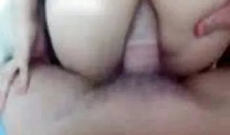 Čvorovi su se tako ugrijali hd just porno milovanjima da su uzeli gumeni kurac u nježne ruke i jebali jedno drugo