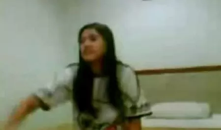 Izvlači Juliju u saunu i snima na video porno hustler hd